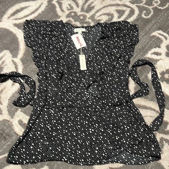 Max studio black and white blouse. New with tags. - Picture 1 of 4